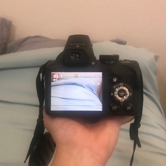 Fujifilm FinePix S4250 14MP 24X zoom - Picture 3 of 8